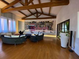 Loft in Vendita a Pisa, 950'000€, 270 m², arredato