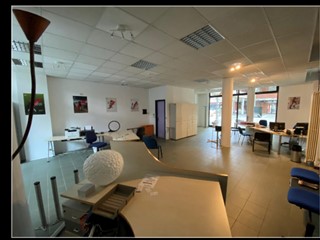 Immobile commerciale in Vendita a Grugliasco, 140'000€, 85 m²