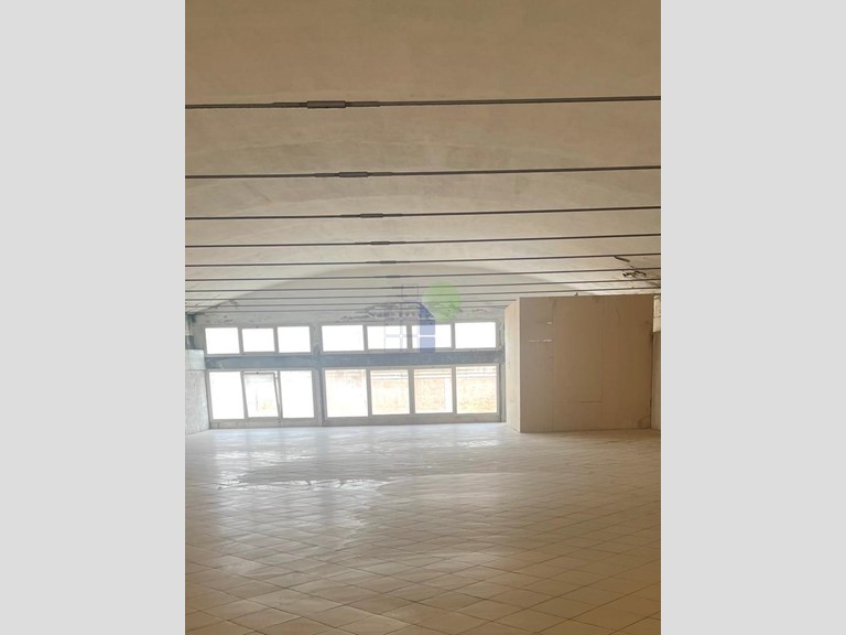 Immobile commerciale in Affitto a Livorno, zona Picchianti, 2'500€, 500 m²
