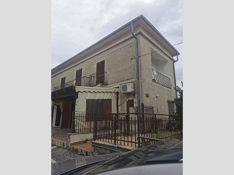 Appartamento in Vendita a San Pietro Infine, 70'000€, 95 m²