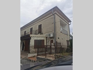 Appartamento in Vendita a San Pietro Infine, 70'000€, 95 m²