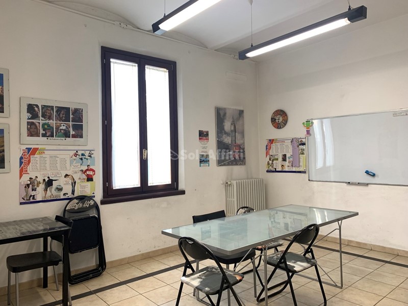 Ufficio in Affitto a Modena, 1'200€, 110 m²