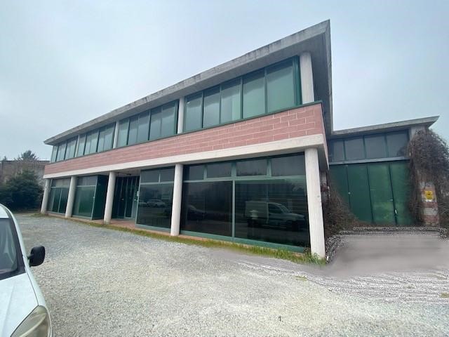 Capannone in Vendita a Lucca, zona Monte San Quirico, 630'000€, 1190 m²