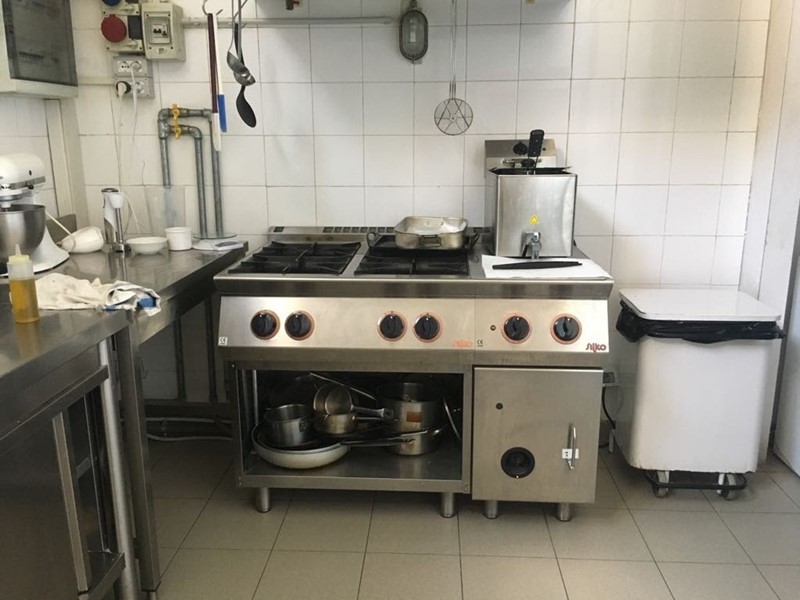 Attività commerciale in Vendita a Lucca, zona Centro Storico, 200'000€, 220 m², arredato