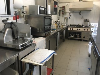 Attività commerciale in Vendita a Lucca, zona Centro Storico, 200'000€, 220 m², arredato