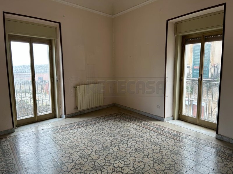 Trilocale in Vendita a Caltanissetta, 15'000€, 95 m²
