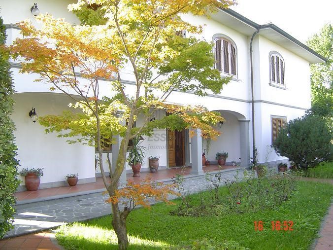 Villa in Vendita a Lucca, zona Nord, 830'000€, 400 m²