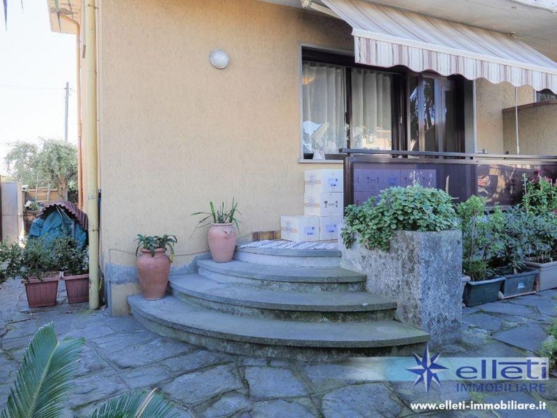 Villa bifamiliare in Vendita a Massa, zona Marina di Massa, 315'000€, 150 m²