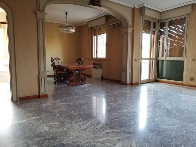 Appartamento in Vendita a Mantova, zona Centro storico, 340'000€, 260 m²