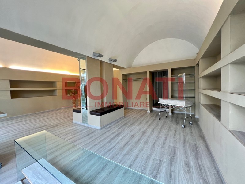 Immobile commerciale in Affitto a Vezzano Ligure, zona Prati, 650€, 80 m²