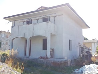 Villa in Vendita a Capannori, 320'000€, 280 m²