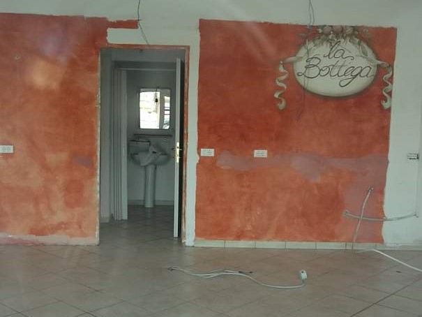 Immobile commerciale in Affitto a Cascina, zona Latignano, 700€, 55 m²