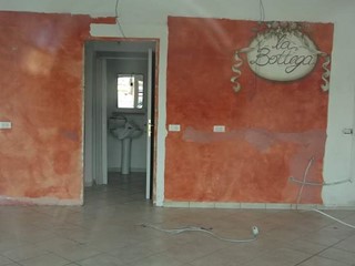Immobile commerciale in Affitto a Cascina, zona Latignano, 700€, 55 m²