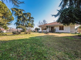 Villa bifamiliare in Vendita a Givoletto, 750'000€, 570 m²