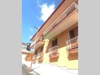 Quadrilocale in Vendita a Trecastagni, zona Centro, 178'000€, 95 m², con Box