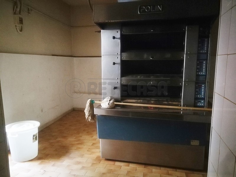 Immobile commerciale in Vendita a Caltanissetta, 450€, 81 m²