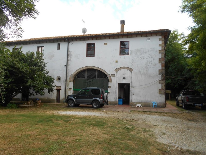 Casale in Vendita a Fauglia, 380'000€, 430 m²