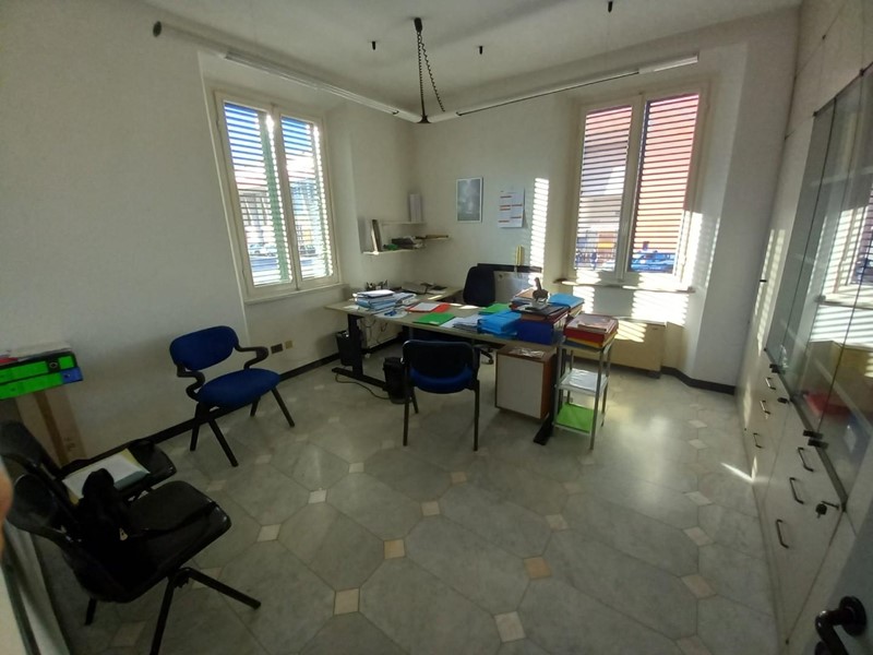 Ufficio in Vendita a Lucca, zona San Marco, 350'000€, 135 m²