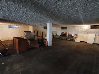 Magazzino in Affitto a Castello di Cisterna, 450€, 150 m²