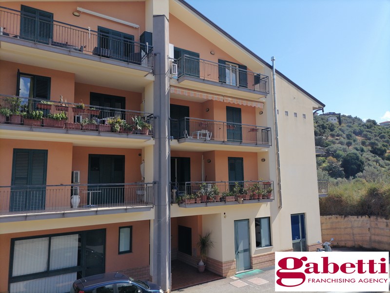 Appartamento in Vendita a Sant'Agata di Militello, zona SEMICENTRALE, 160'000&euro;, 135 m²