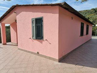 Villa in Vendita a Imperia, 279'000€, 103 m²