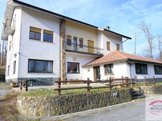 Attività commerciale in Vendita a Urbe, 199'000€, 480 m²