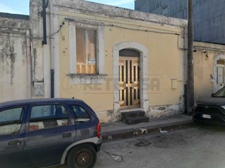 Casa Indipendente in Vendita a Floridia, 45'000€, 115 m²