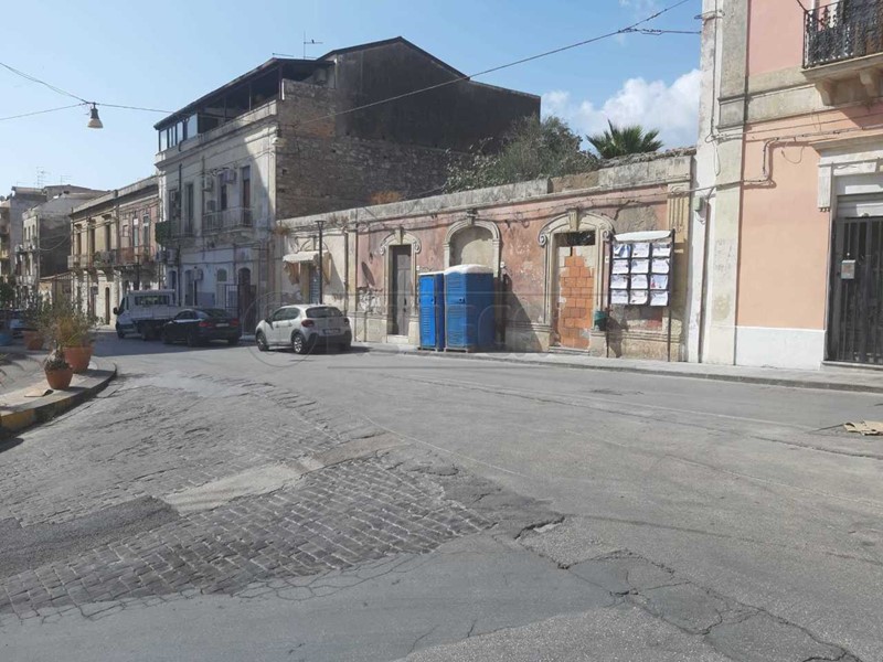 Casa Indipendente in Vendita a Siracusa, 200'000&euro;, 250 m²