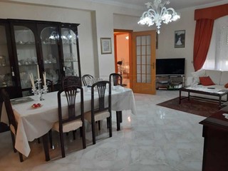 Appartamento in Vendita a Floridia, 100'000€, 136 m², con Box