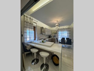 Appartamento in Vendita a Siracusa, 205'000&euro;, 190 m²