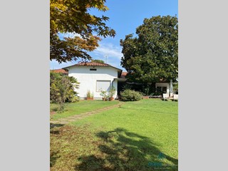 Villa in Vendita a Pietrasanta, zona Marina di Pietrasanta, 2'700'000€, 250 m²