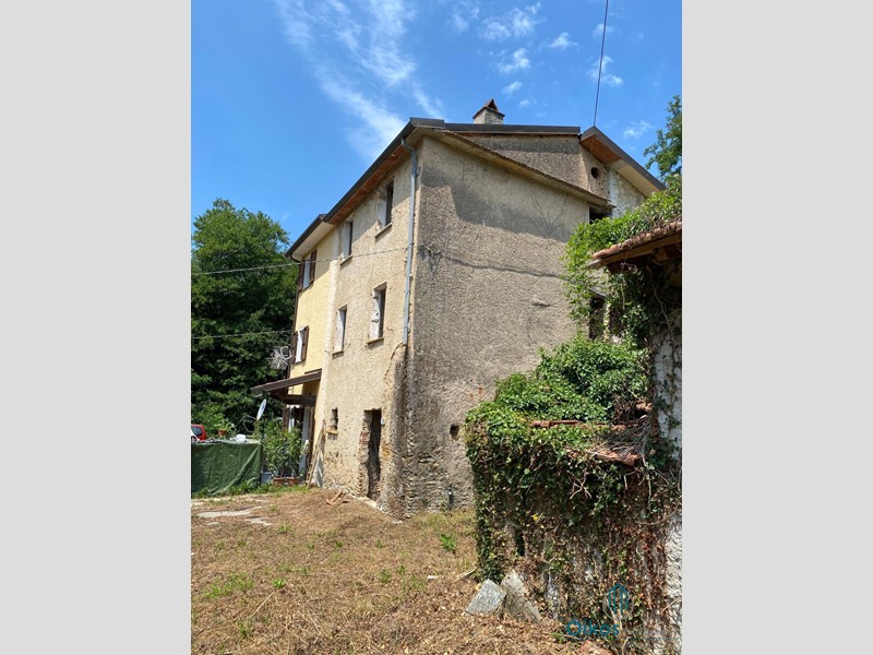 Casale in Vendita a Pietrasanta, zona Strettoia, 160'000€, 85 m²