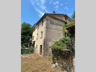 Casale in Vendita a Pietrasanta, zona Strettoia, 160'000€, 85 m²