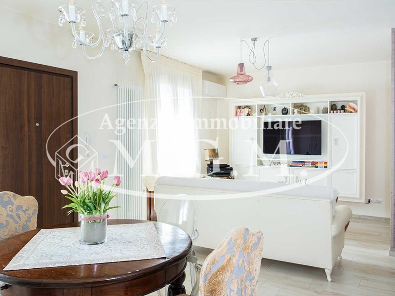 Villetta a schiera in Vendita a Castelfranco di Sotto, 270'000€, 135 m², con Box