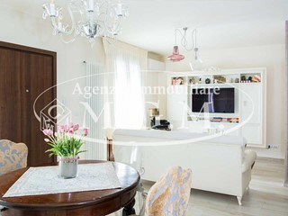 Villetta a schiera in Vendita a Castelfranco di Sotto, 270'000€, 135 m², con Box