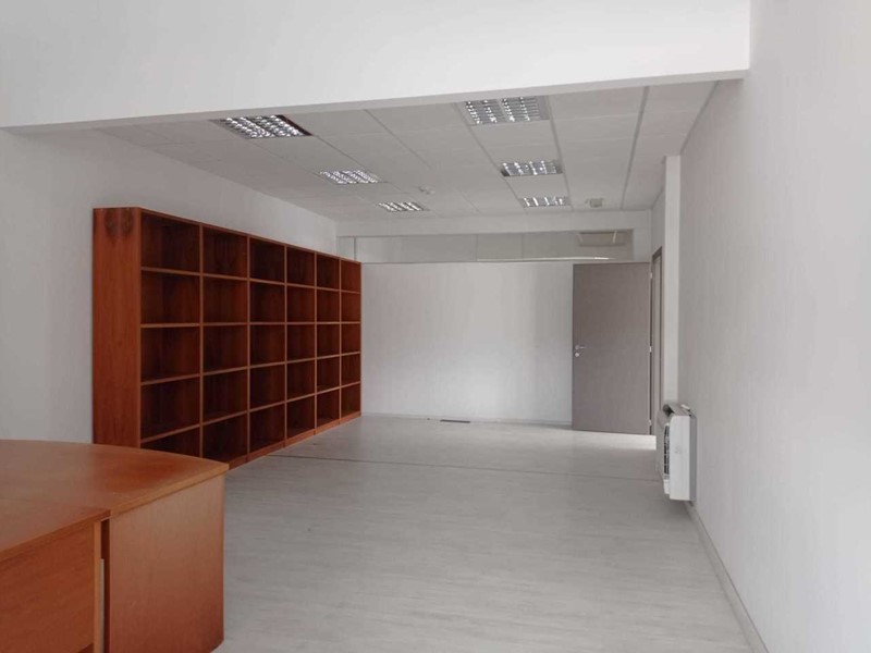 Capannone in Affitto a Sarzana, 2'000€, 250 m²