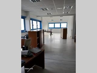 Capannone in Affitto a Sarzana, 2'000€, 250 m²