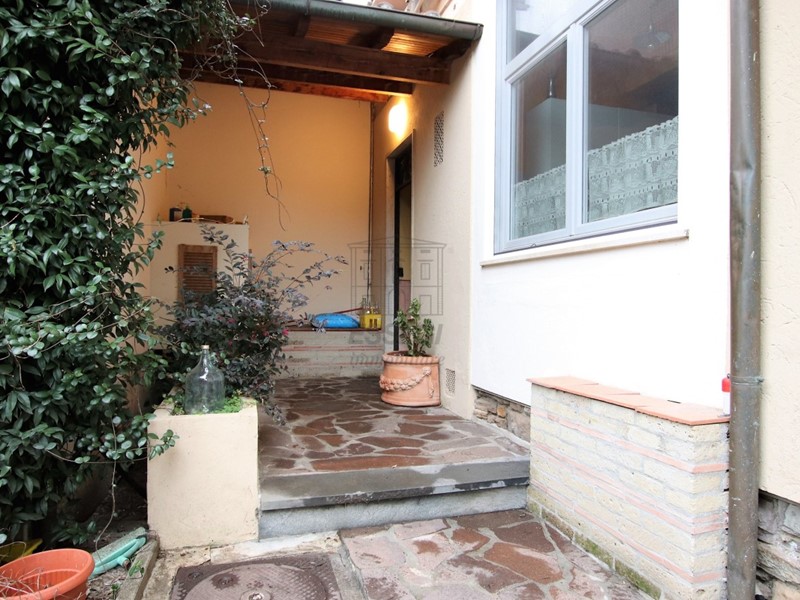 Casa Semi Indipendente in Vendita a Lucca, zona Est, 395'000€, 180 m², con Box
