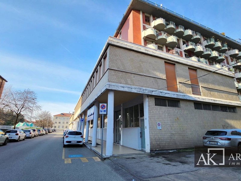 Ufficio in Vendita a Novara, zona S. Cuore - S. Martino, 800'000€, 670 m²