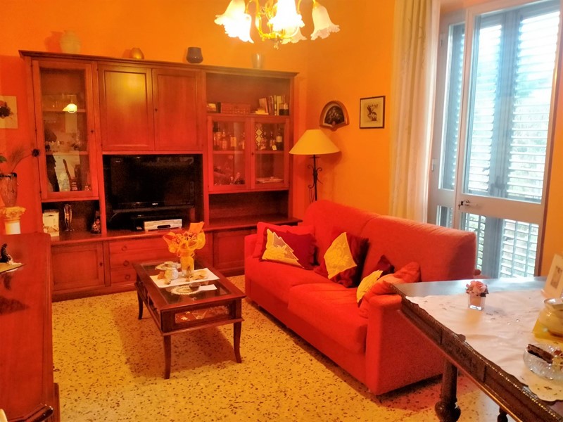 Appartamento in Vendita a Alessandria, zona Galimberti, 95'000€, 120 m²