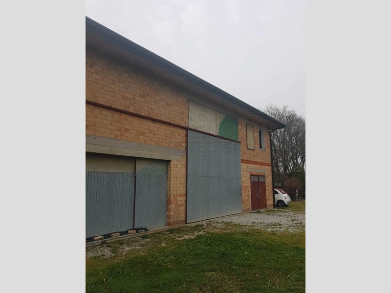 Rustico in Vendita a Mirano, zona Vetrego, 260'000&euro;, 370 m²