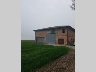 Rustico in Vendita a Mirano, zona Vetrego, 260'000€, 370 m²