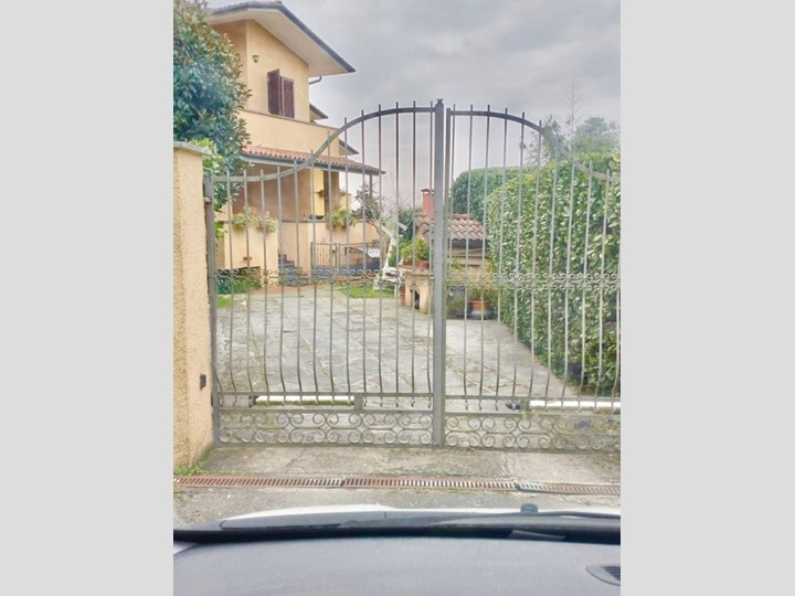 Casa Semi Indipendente in Affitto a Pietrasanta, zona pietrasanta, 1'500€, 90 m², arredato