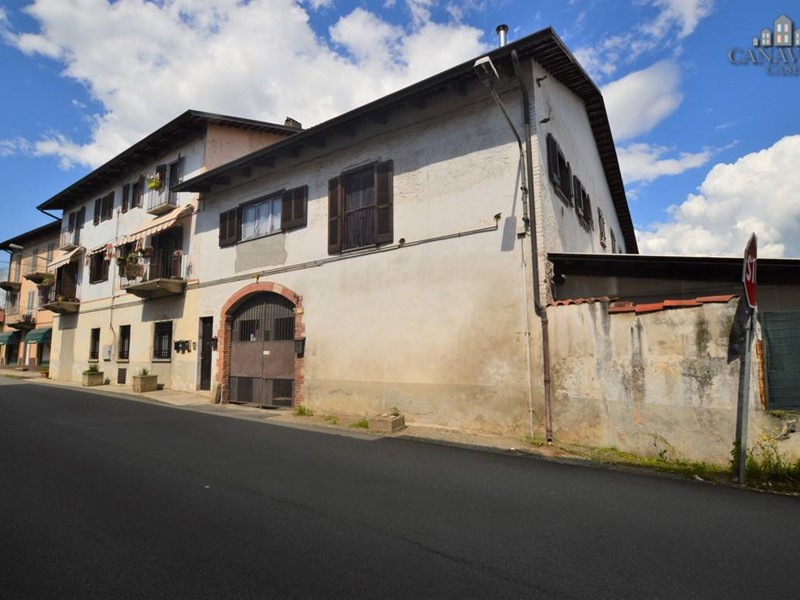 Trilocale in Vendita a Cuorgnè, 85'000€, 70 m²