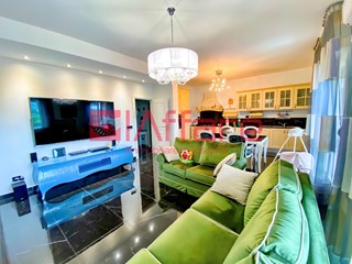 Attico in Vendita a Montecatini Terme, 240'000€, 130 m², con Box