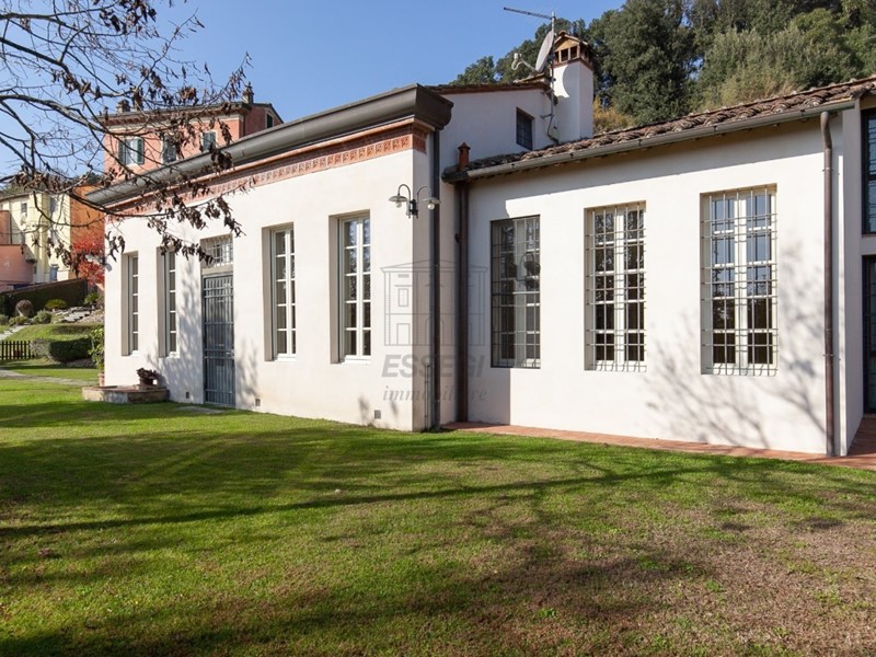 Villa in Vendita a Lucca, zona Nord, 1'500'000€, 320 m²