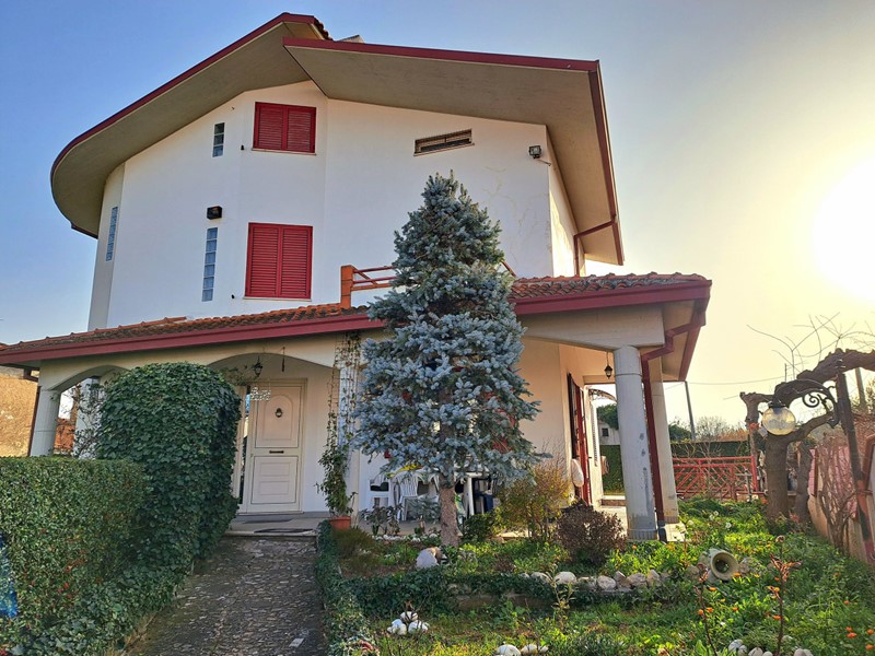 Casa Indipendente in Vendita a Lanciano, 310'000€, 246 m²
