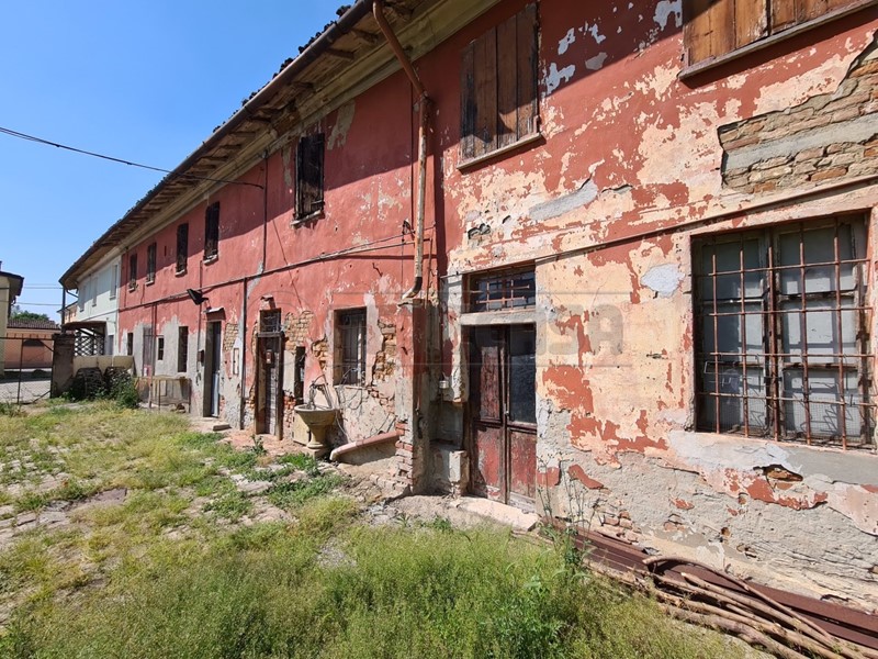 Rustico in Vendita a Sesto ed Uniti, 35'000&euro;, 200 m²
