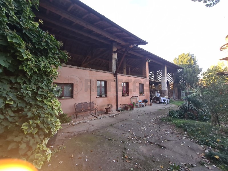 Casa Indipendente in Vendita a Sesto ed Uniti, zona Sesto ed Uniti, 300'000&euro;, 560 m², con Box