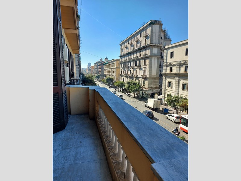 Appartamento in Affitto a Napoli, zona Corso Umberto, 1'600€, 120 m²